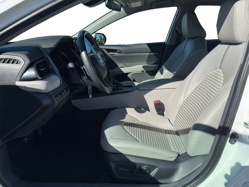 Used 2024 Toyota Camry SE image 9