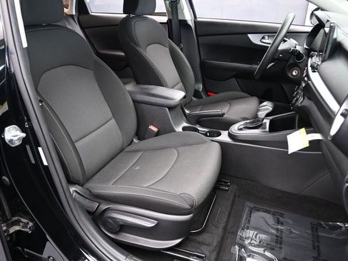 Used 2023 Kia Forte LXS w/ LXS Technology Package image 40