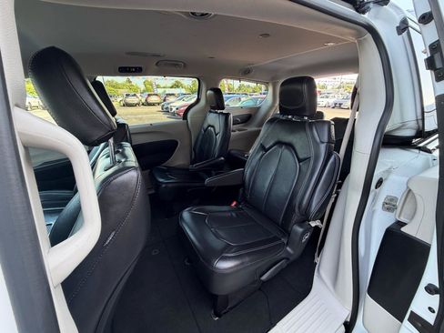 Used 2022 Chrysler Pacifica Touring-L FWD image 27