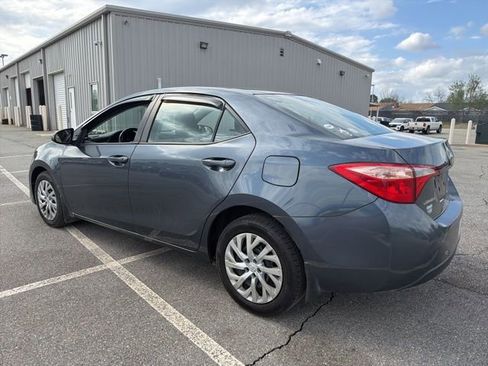 Used 2018 Toyota Corolla LE image 5