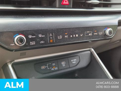 Used 2025 Kia Carnival FWD image 18