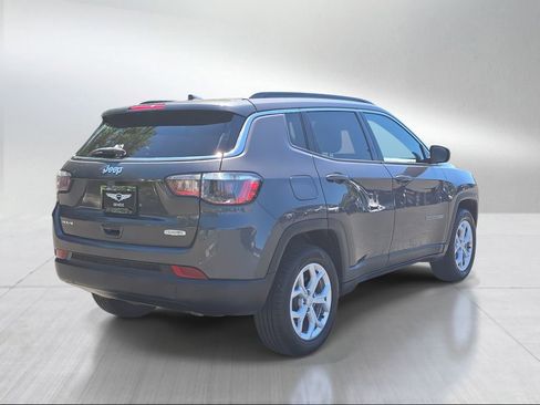 Used 2024 Jeep Compass Latitude AWD/4WD image 3