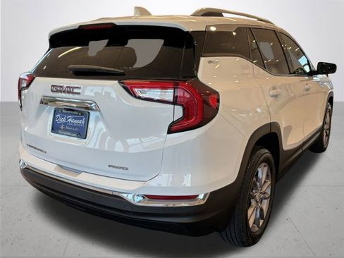 Used 2024 GMC Terrain SLT image 7