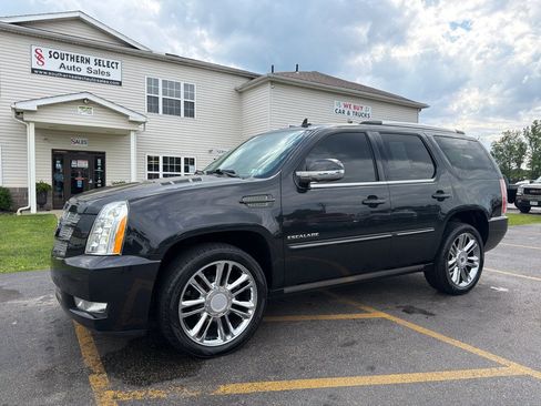 Used 2013 Cadillac Escalade Premium AWD/4WD image 2