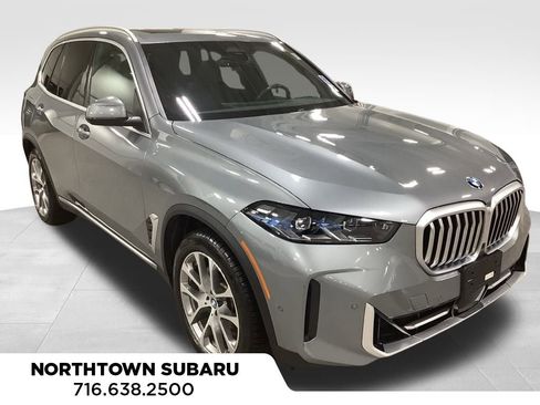 Used 2025 BMW X5 xDrive40i w/ Parking Assistance Package image 2