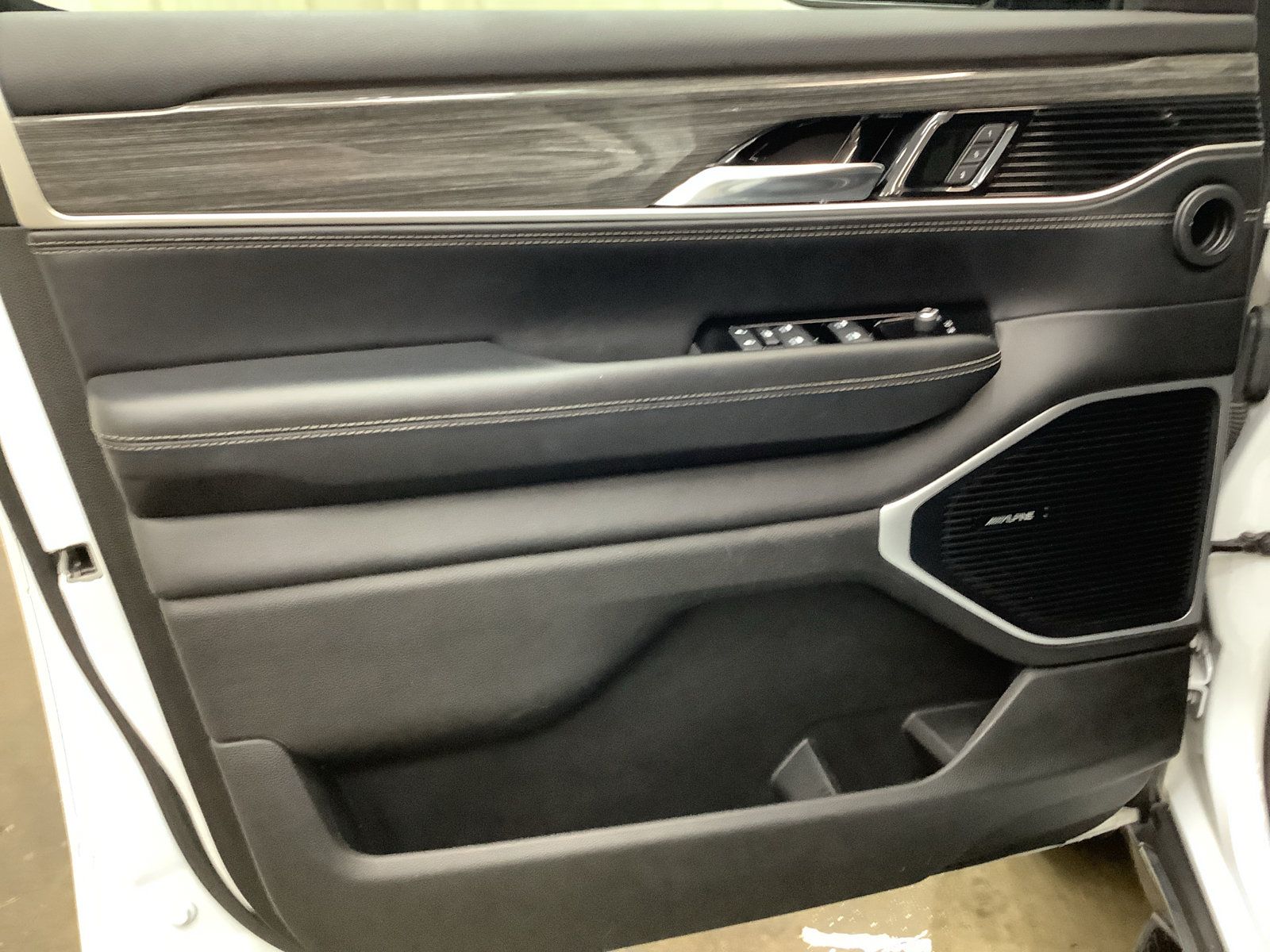 Used 2022 Jeep Wagoneer Series II AWD/4WD image 11