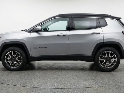 Used 2025 Jeep Compass Trailhawk AWD/4WD image 5