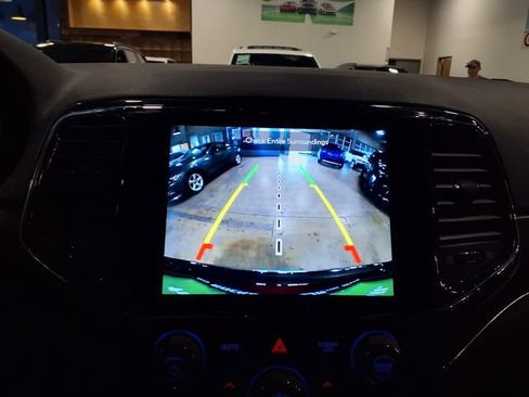 Used 2021 Jeep Grand Cherokee Limited AWD/4WD image 26