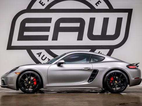Used 2025 Porsche 718 Cayman RWD image 6