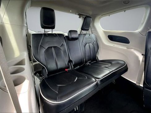 Used 2023 Chrysler Pacifica Limited FWD image 25