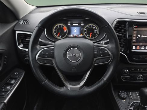 Used 2019 Jeep Cherokee Limited image 16