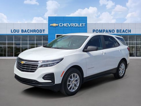 Used 2024 Chevrolet Equinox LS w/ LS Convenience Package image 3