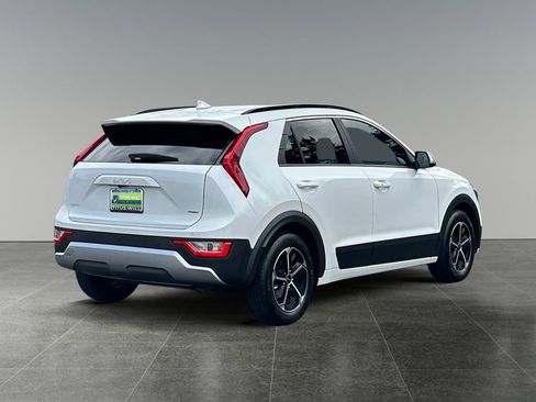 Used 2023 Kia Niro EX FWD image 10