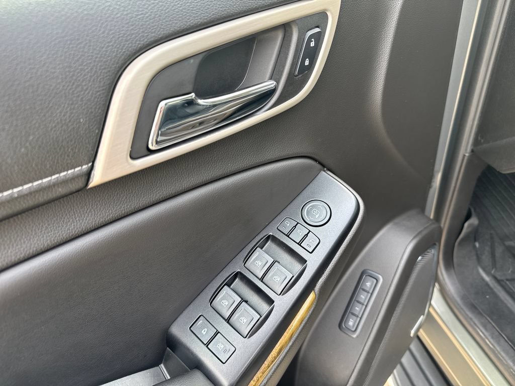 Used 2017 GMC Yukon Denali w/ Open Road Package AWD/4WD image 16