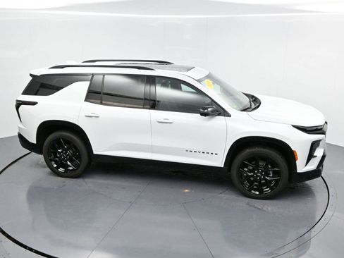 Used 2024 Chevrolet Traverse RS image 44