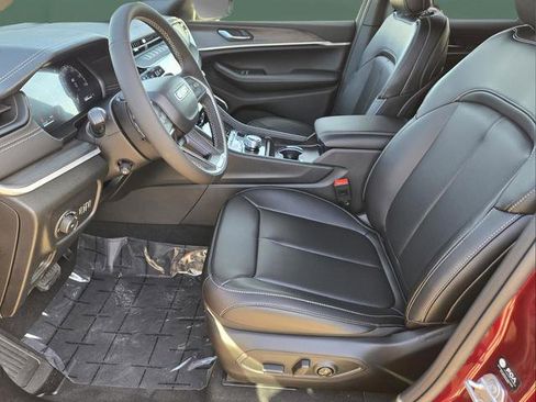 New 2026 Jeep Grand Cherokee Limited w/ Luxury Tech Group II RWD image 14