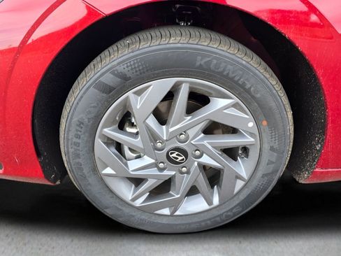 Used 2025 Hyundai Elantra Blue image 9