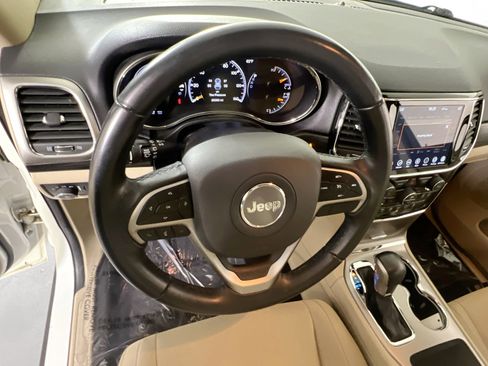 Used 2022 Jeep Grand Cherokee Laredo E image 10