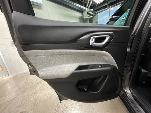 Used 2022 Jeep Compass Latitude image 18