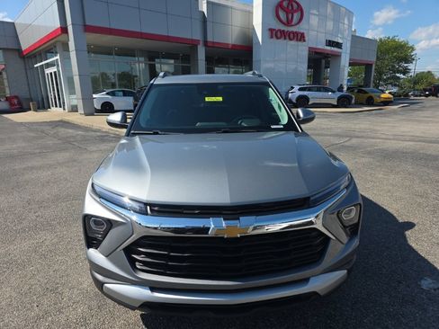 Used 2025 Chevrolet TrailBlazer LT AWD/4WD image 2
