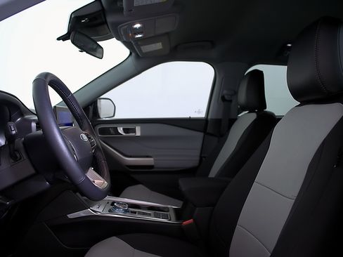 Used 2023 Ford Explorer XLT w/ Equipment Group 202A image 13