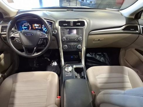 Used 2017 Ford Fusion SE FWD image 9