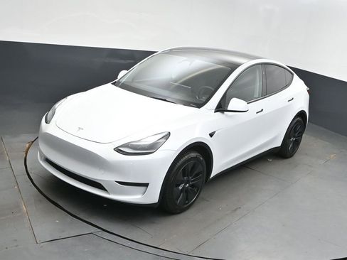 Used 2025 Tesla Model Y Long Range image 29