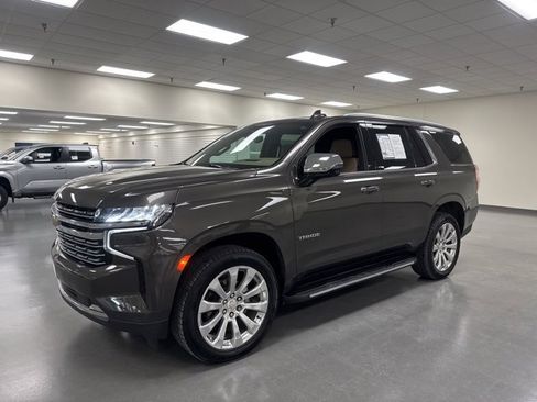 Used 2021 Chevrolet Tahoe Premier w/ Premium Package image 3