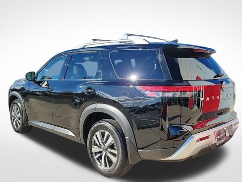 Used 2024 Nissan Pathfinder SL image 3