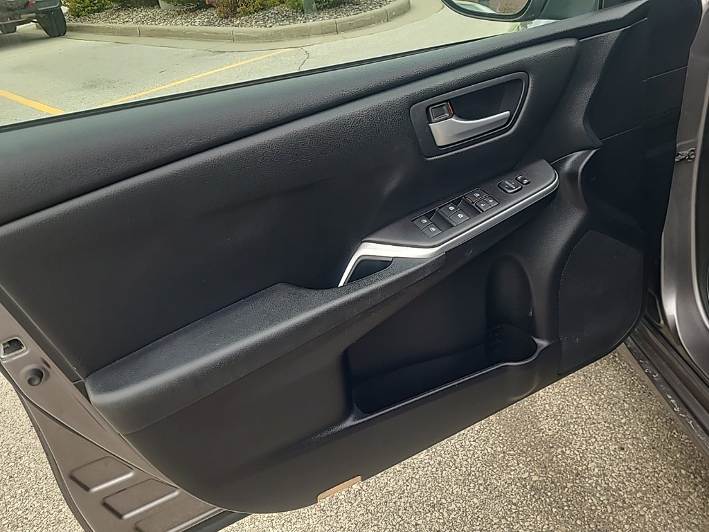 Used 2015 Toyota Camry LE FWD image 11