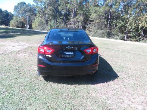 Used 2018 Chevrolet Cruze LS image 7