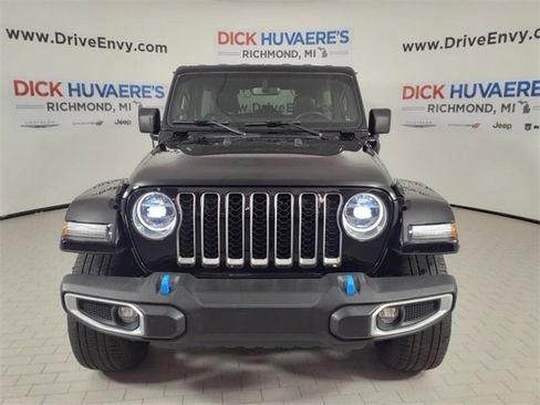 Used 2022 Jeep Wrangler Unlimited Sahara w/ Cold Weather Group image 2