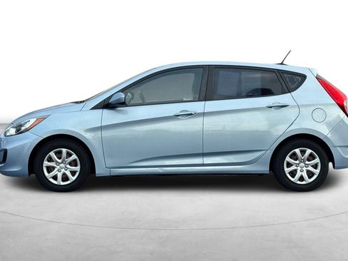 Used 2012 Hyundai Accent GS image 3