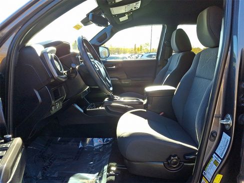 Used 2018 Toyota Tacoma TRD Sport image 13