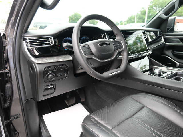Used 2022 Jeep Wagoneer Series II AWD/4WD image 3