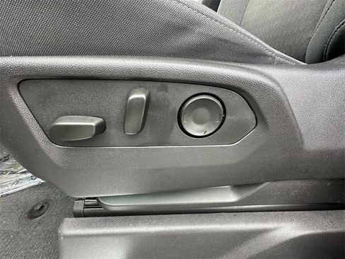 Used 2024 Chevrolet Silverado 1500 LT image 10