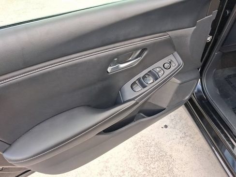 Used 2024 Nissan Sentra SV FWD image 13