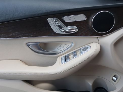 Used 2019 Mercedes-Benz C 300 Sedan image 12