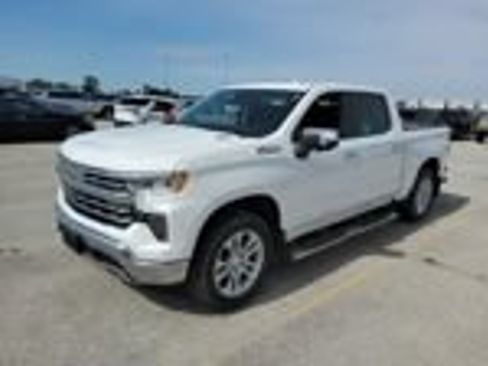 Used 2023 Chevrolet Silverado 1500 LTZ AWD/4WD image 2