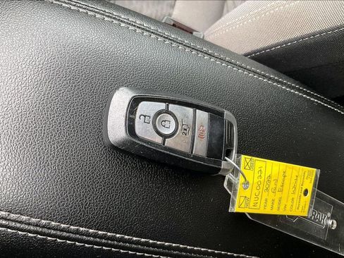 Used 2022 Ford Escape SE w/ SE Sport Appearance Package FWD image 14