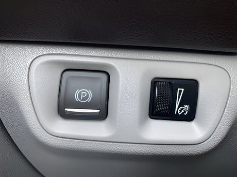 Used 2023 GMC Acadia SLT w/ Preferred Package image 20