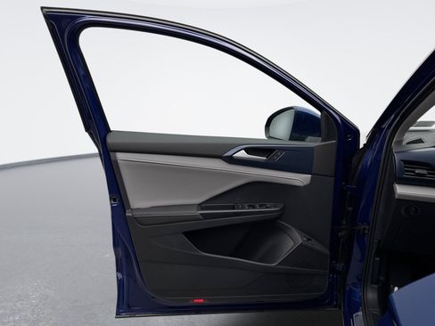 Used 2024 Volkswagen Taos SE FWD image 9