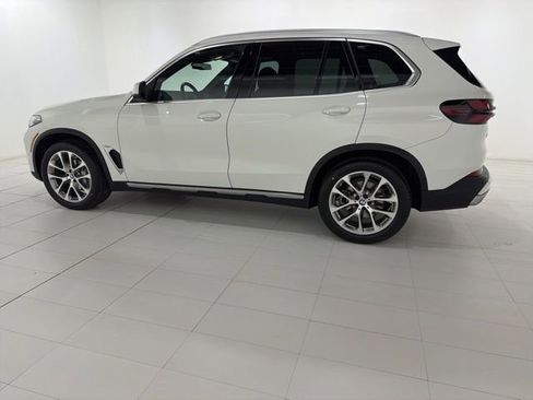 Certified 2024 BMW X5 xDrive40i w/ Premium Package AWD/4WD image 2