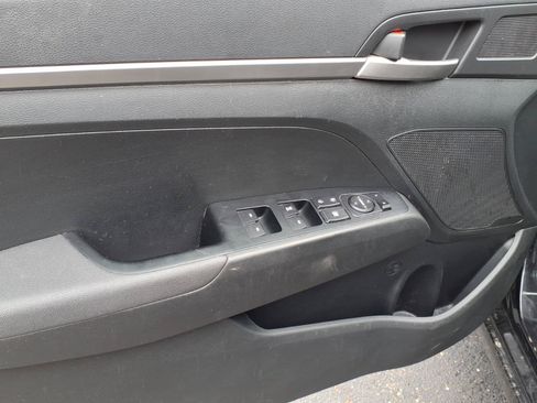 Used 2019 Hyundai Elantra SE w/ Cargo Package FWD image 7