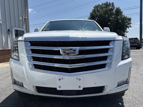 Used 2018 Cadillac Escalade Premium Luxury image 3