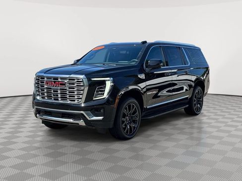 Used 2026 GMC Yukon XL Denali w/ Advanced Technology Package AWD/4WD image 3