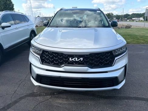 Certified 2022 Kia Sorento S w/ Panoramic Sunroof Package FWD image 2