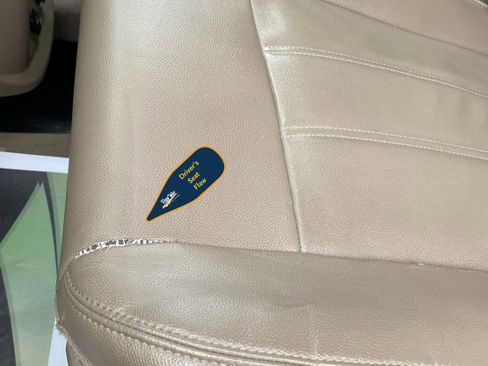 Used 2014 Chrysler Town & Country Touring image 39