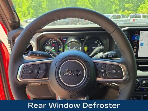 Used 2025 Jeep Wrangler Unlimited Sahara AWD/4WD image 4