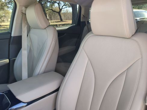 Used 2022 Lincoln Nautilus Reserve image 10